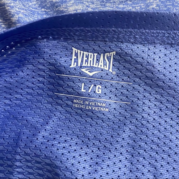 NWT ✨ soft and flattering work out top - Picture 3 of 4